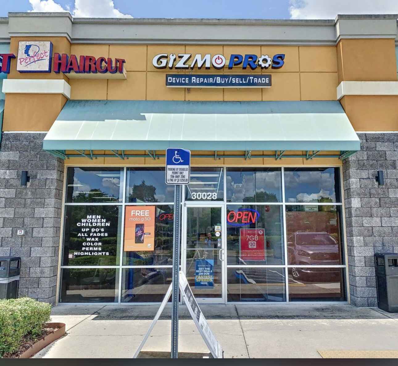 Gizmo Pros Wesley Chapel storefront on County Line Road